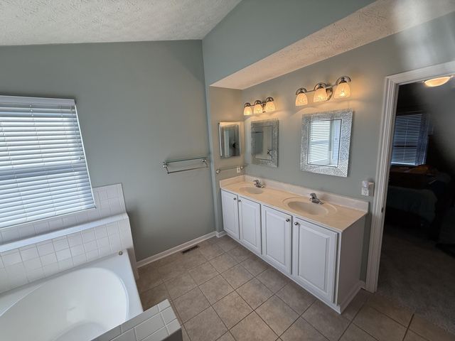 2230 Seton Drive, Lewis Center, OH 43035