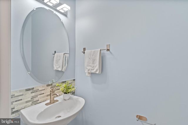 13258 MAPLE CREEK LN, Centreville, VA 20120