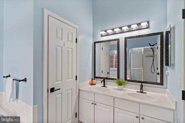 13258 MAPLE CREEK LN, Centreville, VA 20120