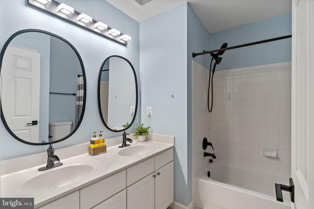 13258 MAPLE CREEK LN, Centreville, VA 20120