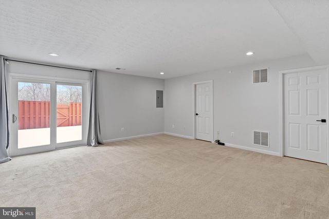 13258 MAPLE CREEK LN, Centreville, VA 20120