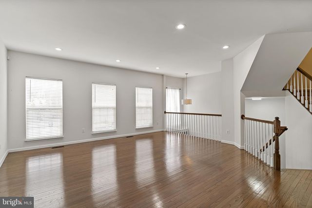 13258 MAPLE CREEK LN, Centreville, VA 20120