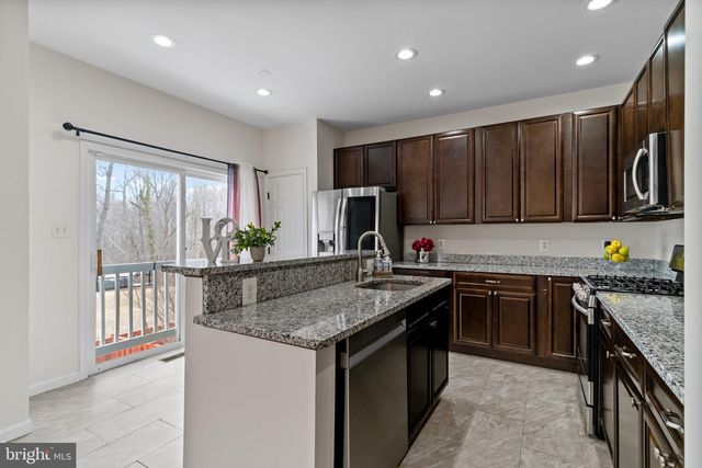 13258 MAPLE CREEK LN, Centreville, VA 20120