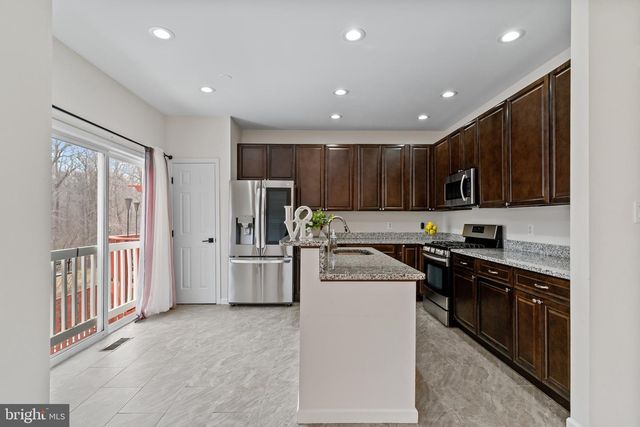 13258 MAPLE CREEK LN, Centreville, VA 20120