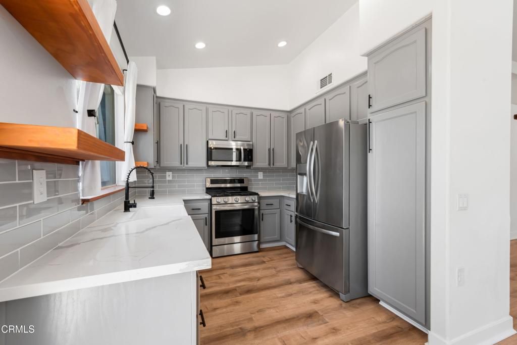 Image 8 of property listing at 5324 Villa Mallorca Place, Camarillo, CA 93012