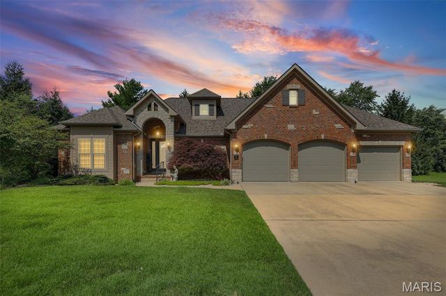 101 Fountain Drive, Glen Carbon, IL 62034