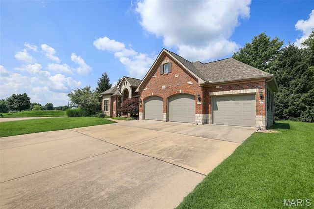 101 Fountain Drive, Glen Carbon, IL 62034