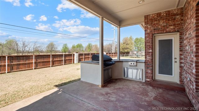 4301 N Walnut Avenue, Broken Arrow, OK 74012