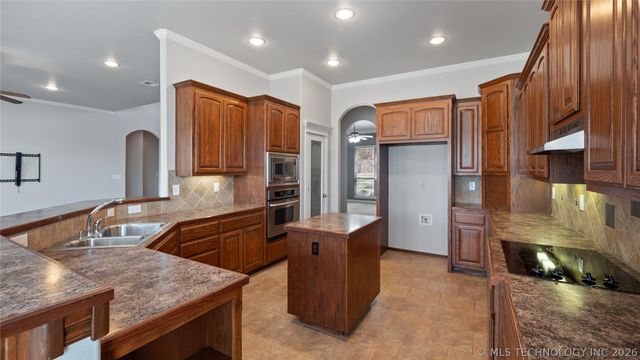 4301 N Walnut Avenue, Broken Arrow, OK 74012