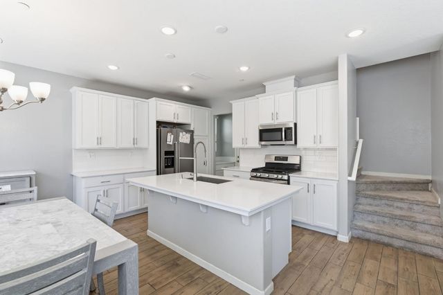 1108 Royalty Way W, Madera, CA 93636