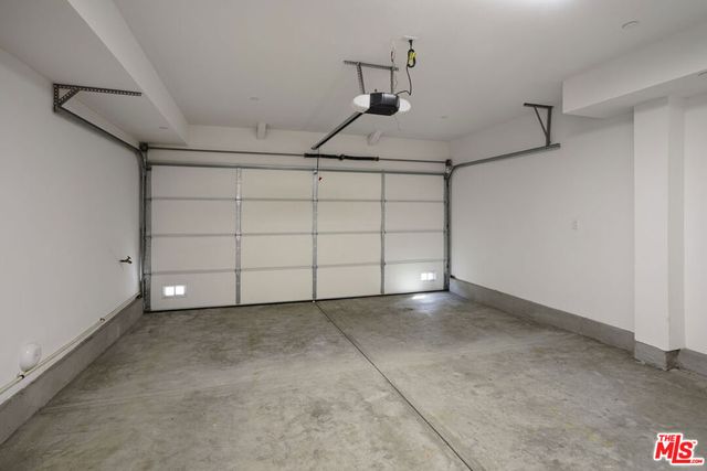 11216 W Lyon Lane 13, North Hollywood, CA 91606