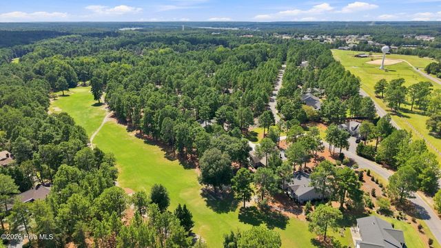 129 Devonshire Avenue W, Seven Lakes, NC 27376