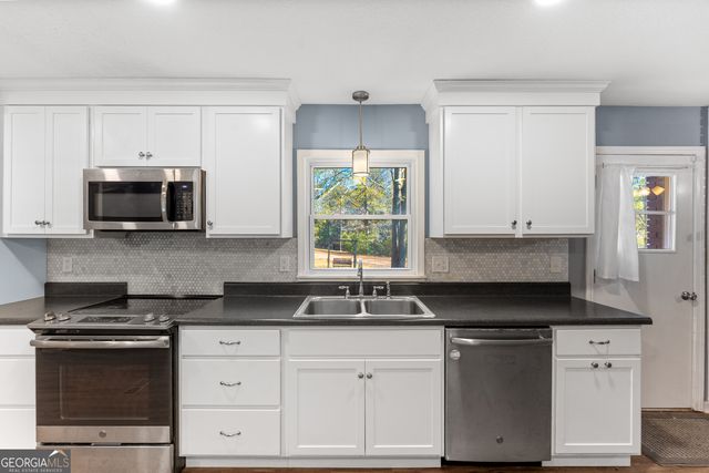 101 Fisher Drive, Hartwell, GA 30643