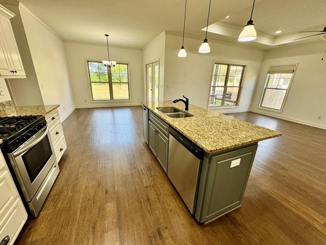 106 Cabrio Way, Headland, AL 36345