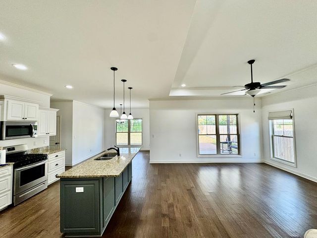 106 Cabrio Way, Headland, AL 36345