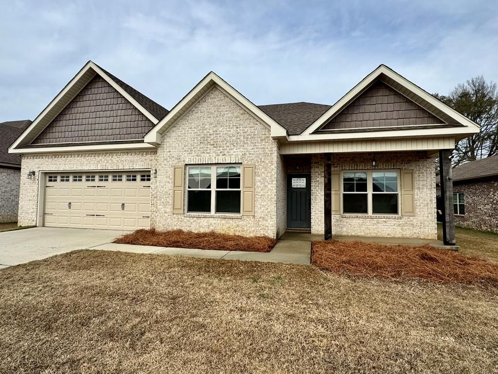 106 Cabrio Way, Headland, AL 36345