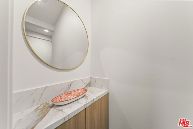 19025 Bassett Street, Los Angeles, CA 91335