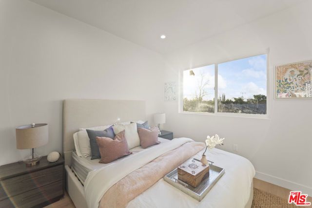 19025 Bassett Street, Los Angeles, CA 91335