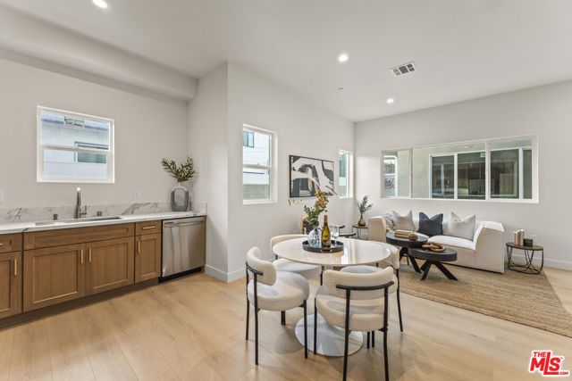 19025 Bassett Street, Los Angeles, CA 91335