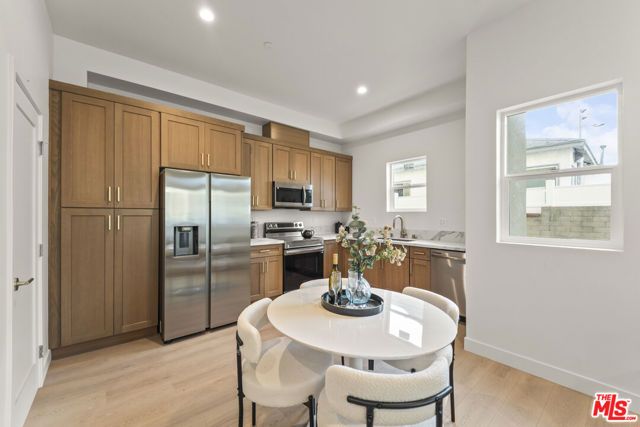 19025 Bassett Street, Los Angeles, CA 91335