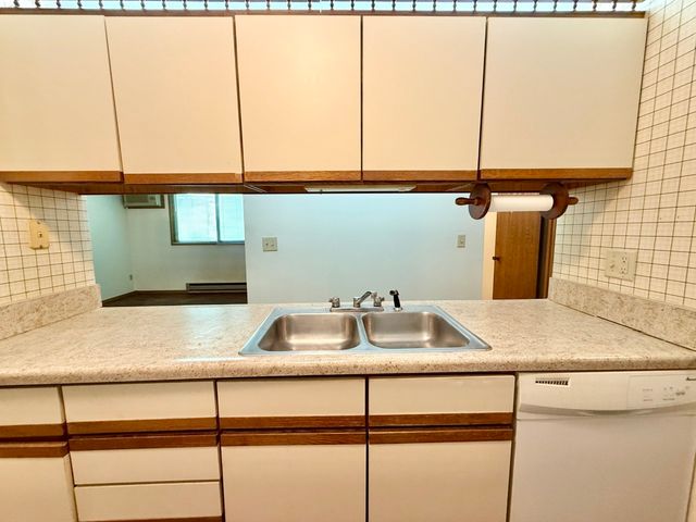 906 Benton Drive 14, Iowa City, IA 52246