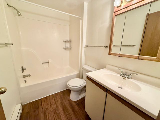 906 Benton Drive 14, Iowa City, IA 52246