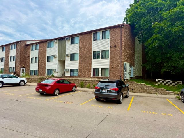 906 Benton Drive 14, Iowa City, IA 52246