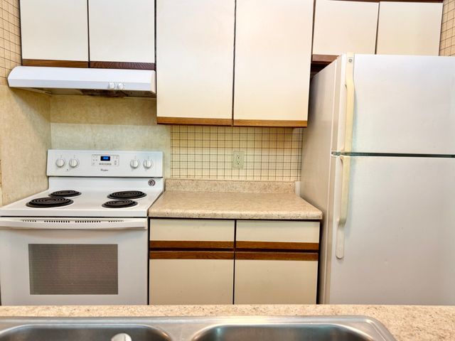 906 Benton Drive 14, Iowa City, IA 52246
