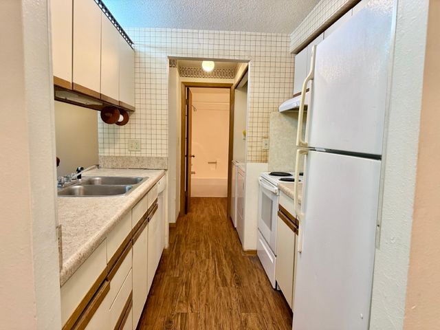 906 Benton Drive 14, Iowa City, IA 52246