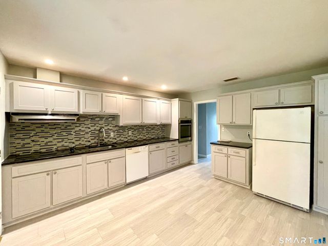 35 Woodmont Road, West Hartford, CT 06117