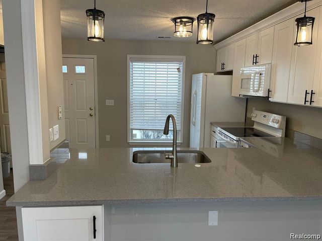 31136 Columbia Drive, Novi, MI 48377