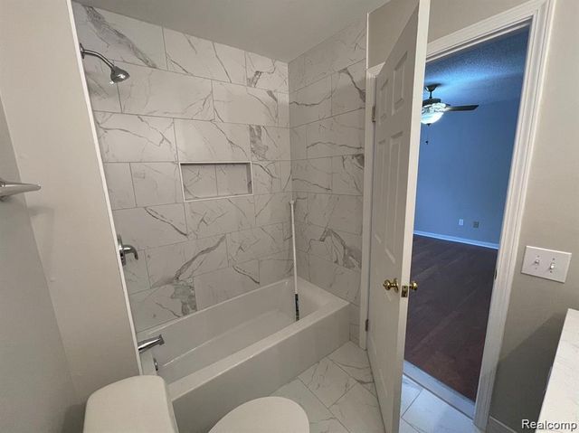 31136 Columbia Drive, Novi, MI 48377