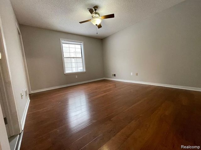 31136 Columbia Drive, Novi, MI 48377