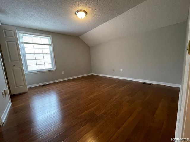 31136 Columbia Drive, Novi, MI 48377