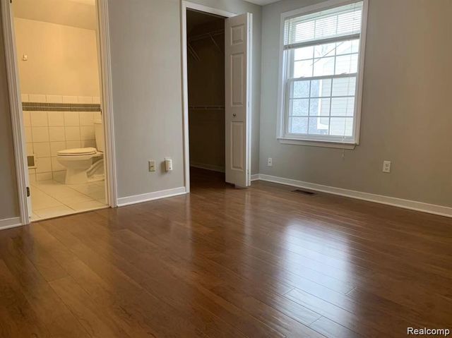 31136 Columbia Drive, Novi, MI 48377