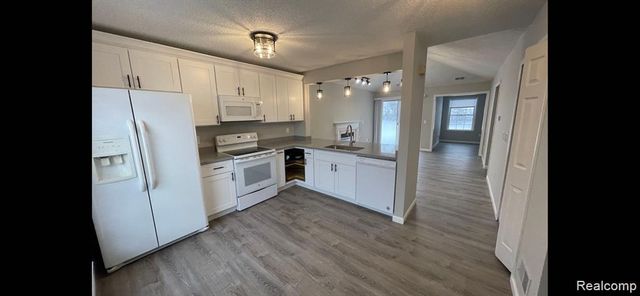 31136 Columbia Drive, Novi, MI 48377