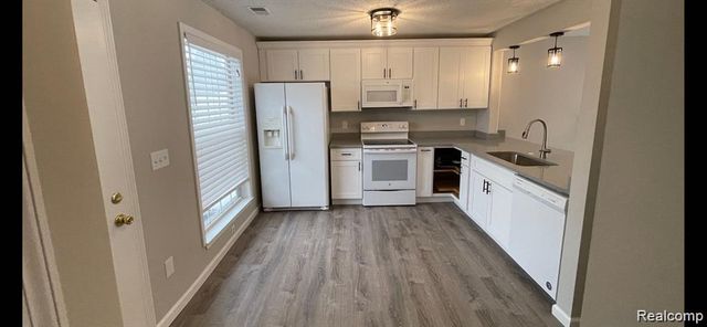 31136 Columbia Drive, Novi, MI 48377