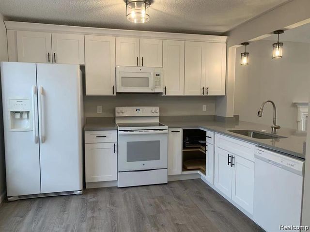 31136 Columbia Drive, Novi, MI 48377