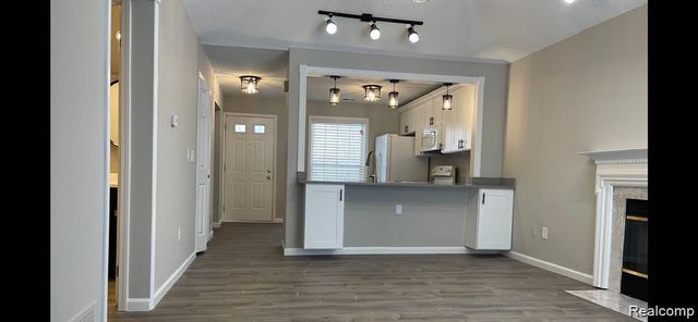 31136 Columbia Drive, Novi, MI 48377