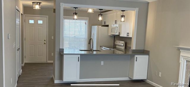 31136 Columbia Drive, Novi, MI 48377