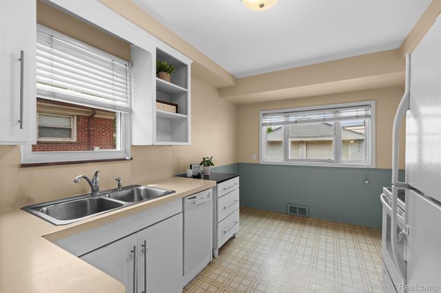 34946 Elmira Street, Livonia, MI 48150