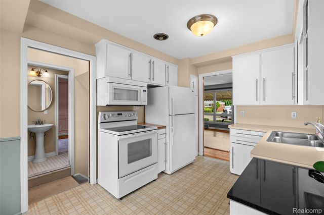 34946 Elmira Street, Livonia, MI 48150