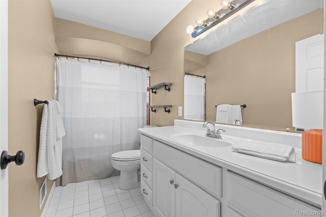 34946 Elmira Street, Livonia, MI 48150