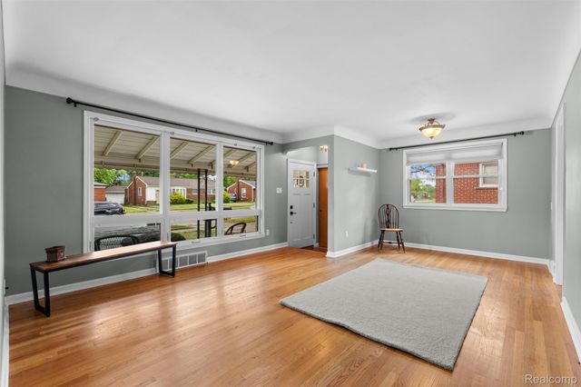 34946 Elmira Street, Livonia, MI 48150