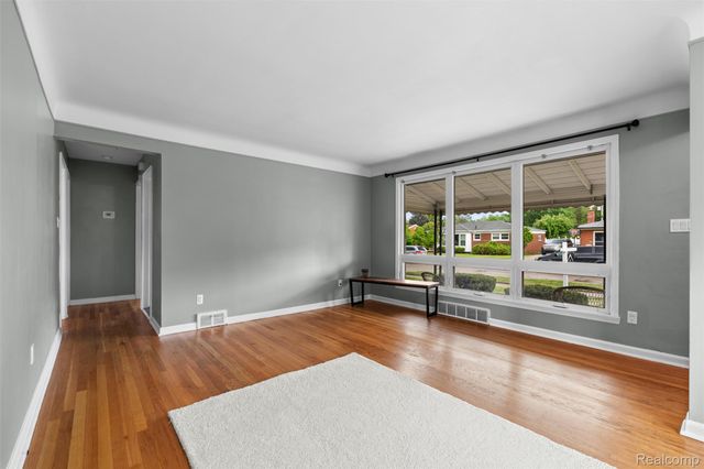 34946 Elmira Street, Livonia, MI 48150