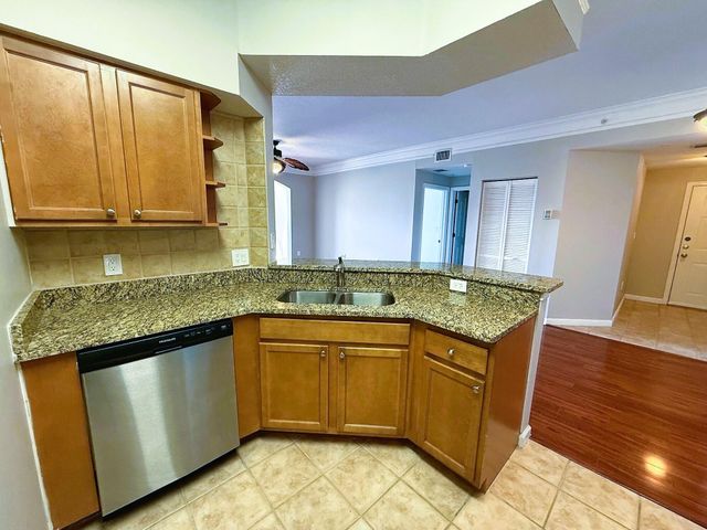 9873 Baywinds Drive 5303, West Palm Beach, FL 33411