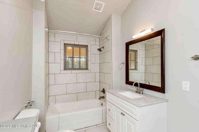 136 W 5th Street, Hattiesburg, MS 39401