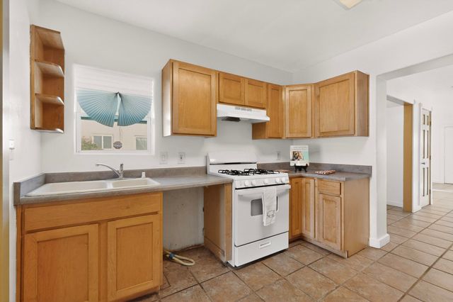 1124 La Poblana Road NW, Albuquerque, NM 87107