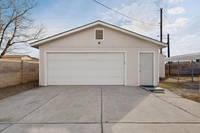 1124 La Poblana Road NW, Albuquerque, NM 87107