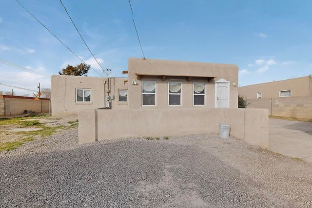 1124 La Poblana Road NW, Albuquerque, NM 87107